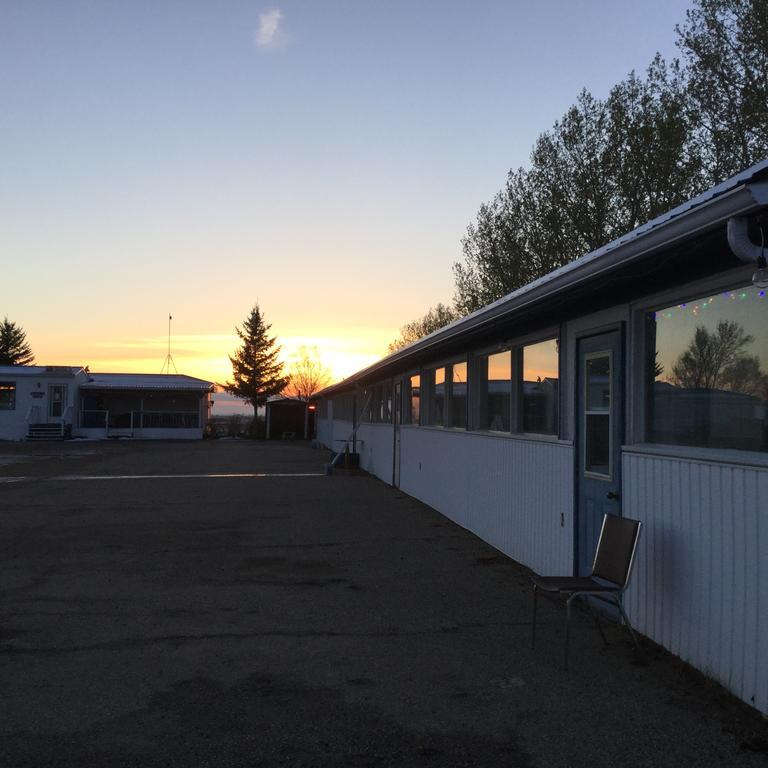 Raval Paradise Motel And Rv Park Youngstown Eksteriør bilde